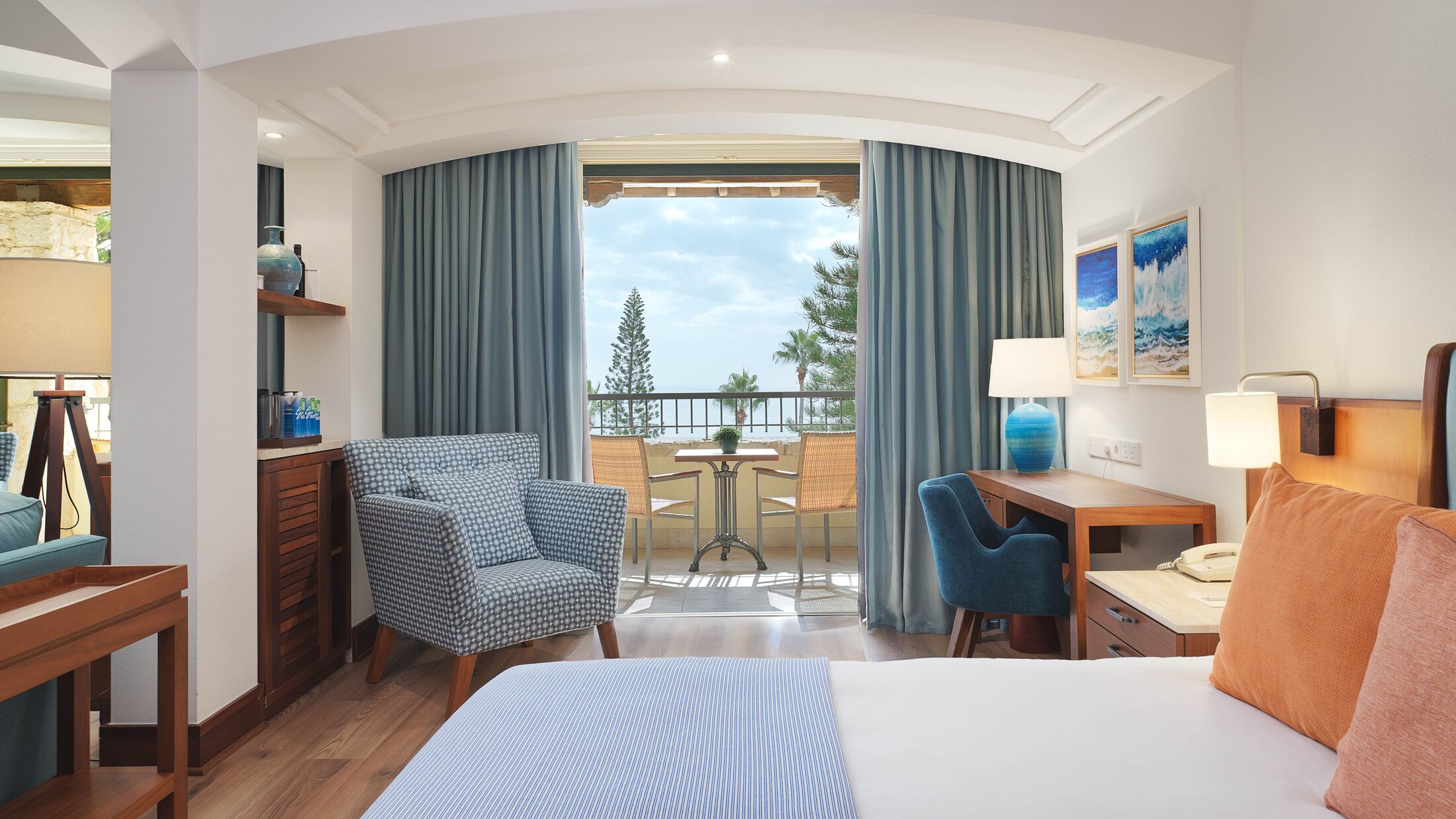 Columbia-Beach-2024-East-One-Bedroom-Family-Suite-Sea-View-002-117443-Hybris