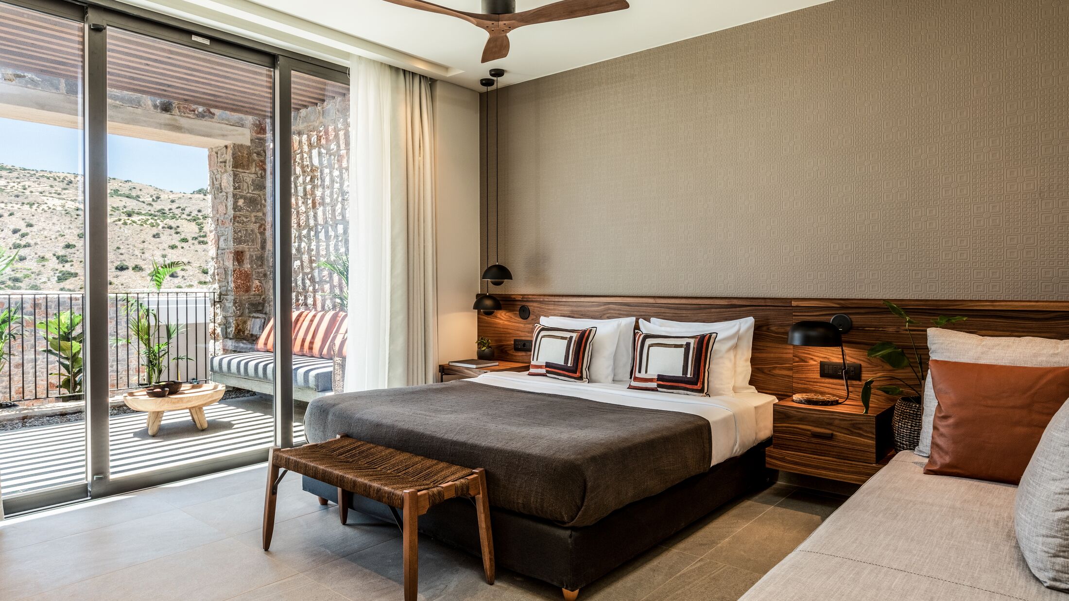 Domes-Elounda-2022-CORE-Open-Plan-Suite-Jacuzzi-004-118417-Hybris